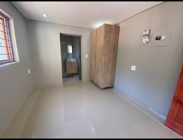 1 BEDROOM APARTMENT TO LET IN WEST ACRES EXT 6